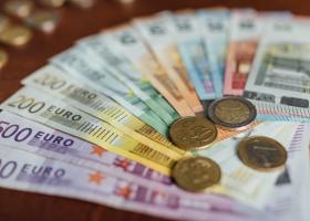 Băncile din România câștigă în medie 220 euro pentru fiecare client