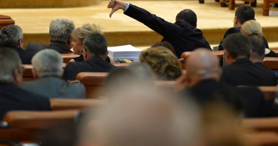 Motiunea de cenzura a fost citita intr-un Parlament aproape gol: Votul se da marti, dupa Rusalii