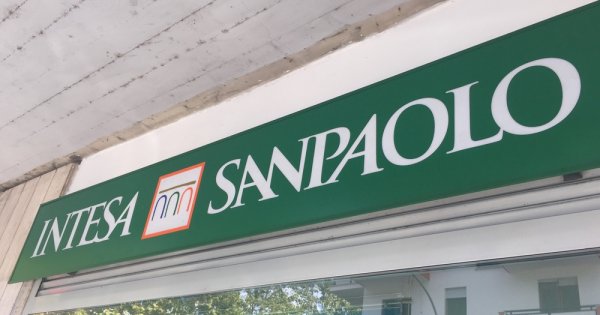 BREAKING: O nouă fuziune bancară pe piața din România - Intesa Sanpaolo a...