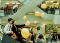 Poza 4 pentru galeria foto Cum arata o deschidere de mall la finalul anilor '90: povesti si fotografii de la prima deschidere a unui centru comercial modern