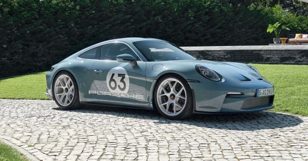 Cel mai ușor Porsche 911 are 518 cai putere și îmbină transmisia manuală cu...