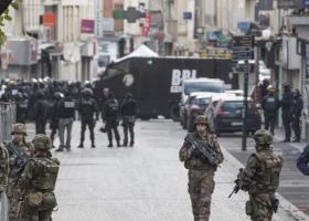 Violență extremă în Franța. Guvernul scoate blindatele pe străzi după...