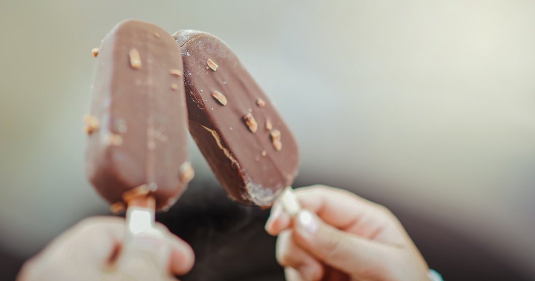 O cunoscută marcă de înghețată a fost restrasă din mai multe supermarketuri din România. Ce nereguli a descoperit ANSVSA