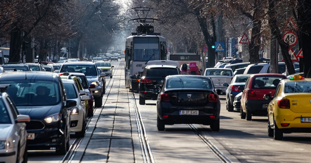 Vremea rea paralizează traficul din București: Circulaţia tramvaielor liniei 41 este blocată