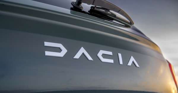 Noua Dacia Duster, văzută fără camuflaj înaintea lansării oficiale