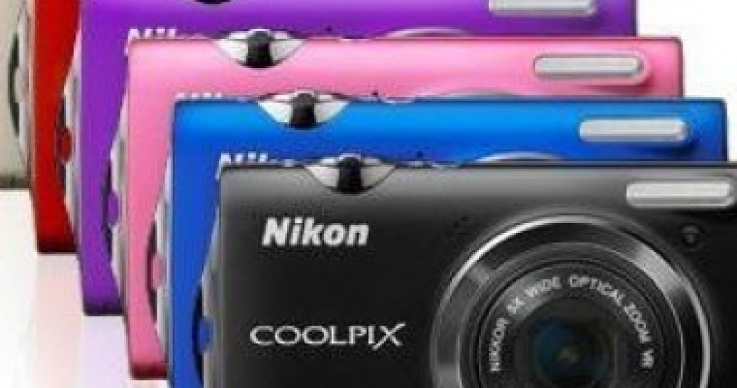 Doua noi aparate Nikon COOLPIX din seria Style