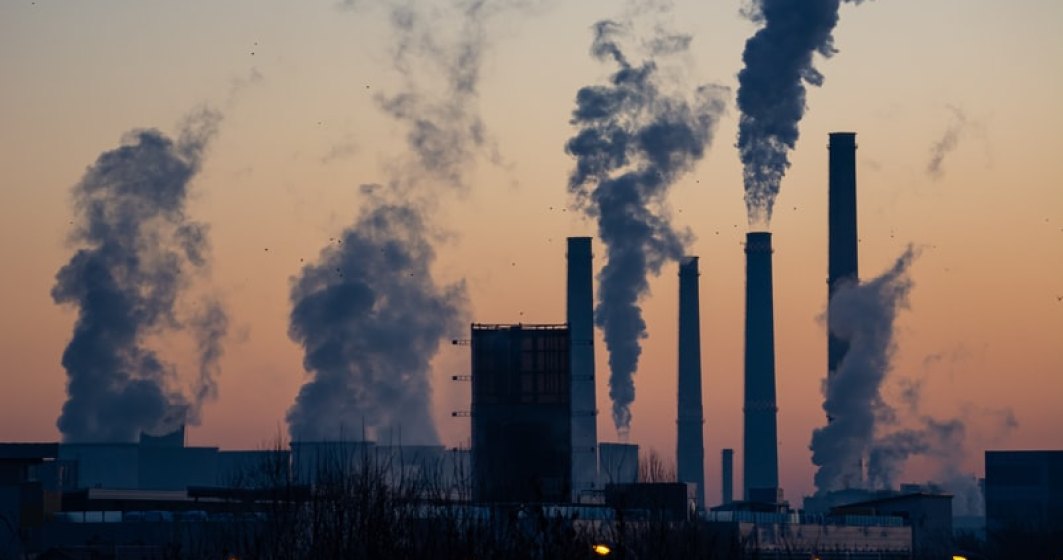 Studiu: Aerul poluat are legătură directă cu ratele mari de decese din cauza COVID-19