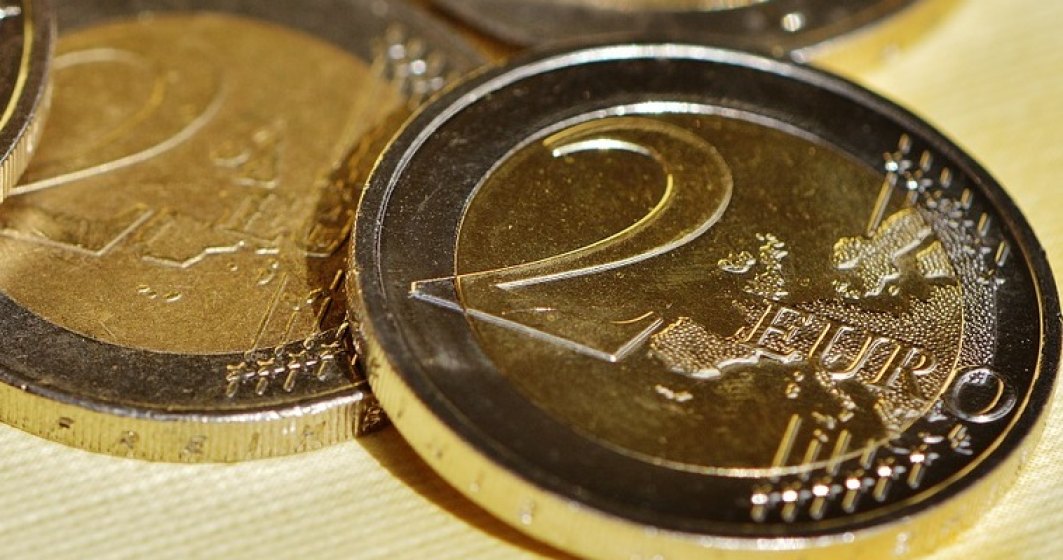 Leul a pierdut teren moderat fata de euro in piata interbancara, dar se tine mai bine ca alte valute din regiune