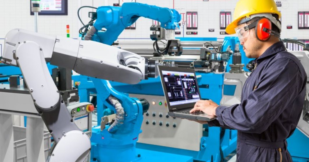 Numarul muncitorilor scade, dar robotii sunt din ce in ce mai prezenti in fabrici