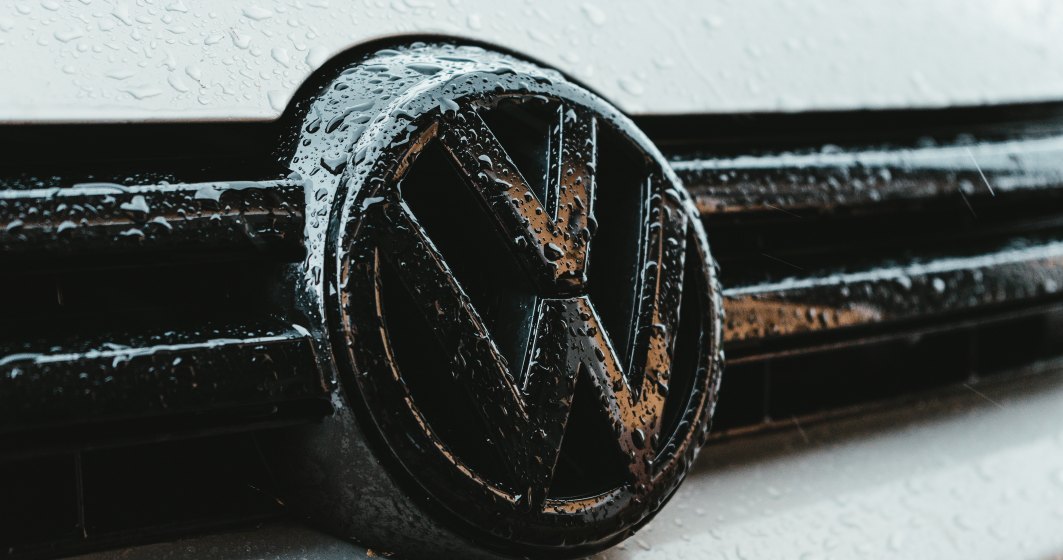 COVID-19 | Volkswagen a reluat activitatea într-una din cele mai mari fabrici auto