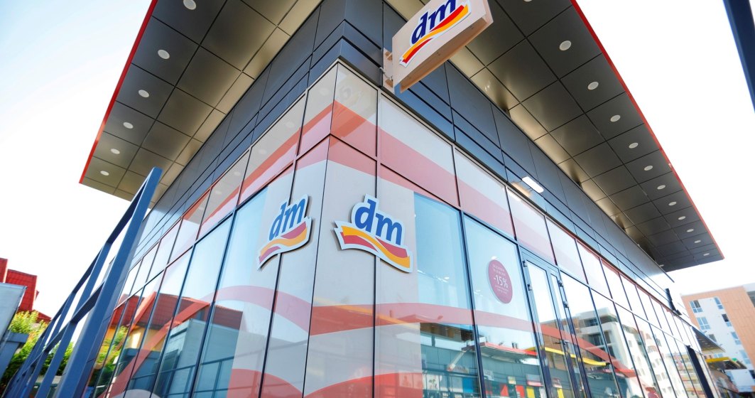Retailerul german dm drogerie markt simte in Romania criza fortei de munca prin dificultatea de a gasi casieri in Timisoara si Bucuresti