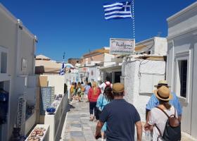 Imagine: Ca-n vremurile bune: Număr record de turiști în Grecia doar în primele șapte...