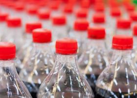 Coca-Cola își schimbă sticlele. Ce este nou la sistemul introdus de companie,...