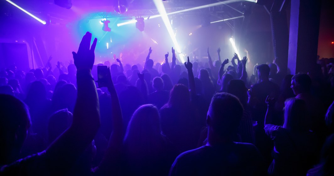 Cehia: 100 de noi cazuri COVID după o petrecere într-un club de noapte