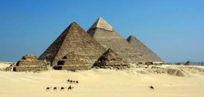 Egiptul renunță la renovarea uneia dintre cele trei mari piramide de la Giza