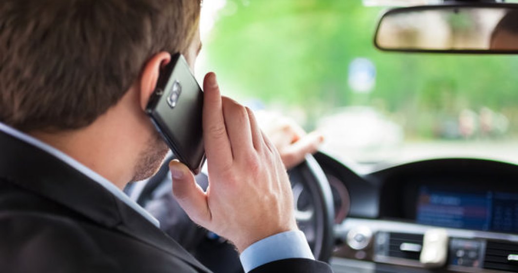 Francezii interzic folosirea telefoanelor mobile in masini, chiar si cand acestea sunt trase pe dreapta