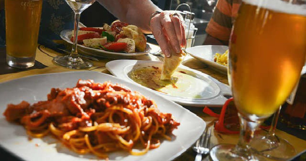 Romanii au redus consumul de calorii in 2015, dar cunsuma prea multa paine. In Romania, cel mai mult mananca pensionarii