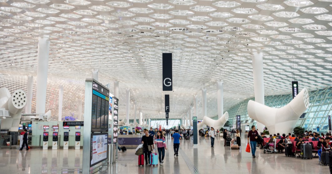 Sute de zboruri anulate pe un aeroport din China, după depistarea unui angajat infectat cu COVID