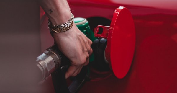 Carburanții se vor scumpi mai mult decât se preconiza de la 1 ianuarie....