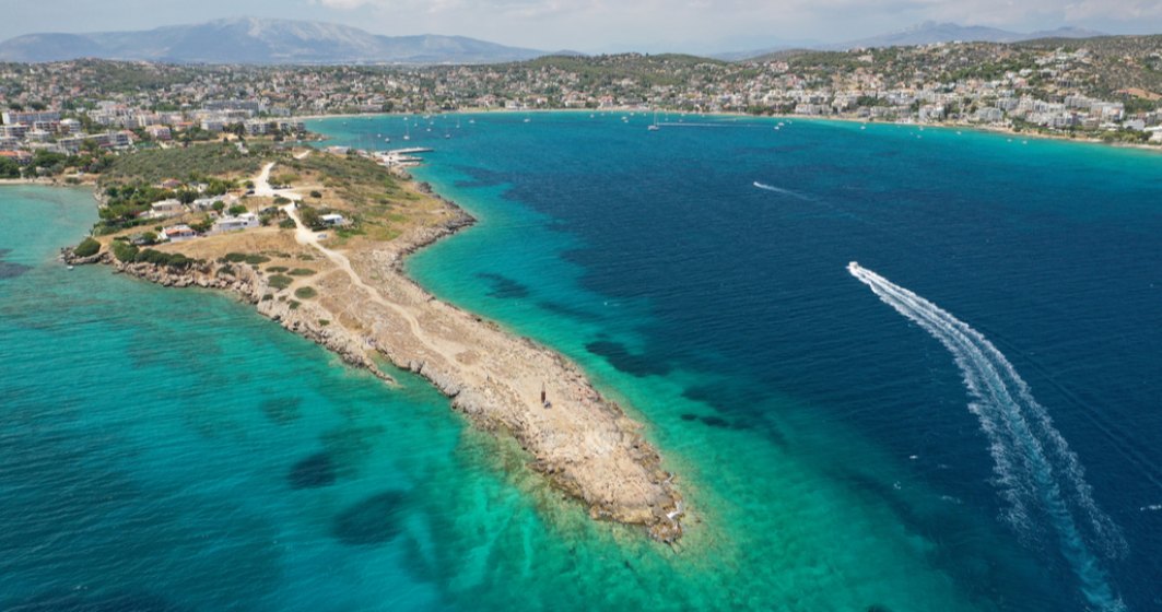 Grecia interzice înotul în 12 regiuni din țară. Care sunt acestea și de ce