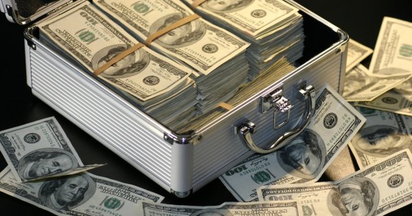 O contabilă a furat 29 de milioane de dolari de la o familie de milionari din...