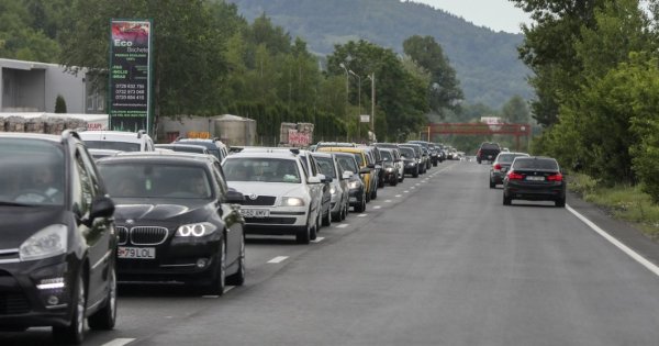 Trafic intens la Nistoreşti, Comarnic, Buşteni şi Azuga şi pe DN 39 Constanţa...