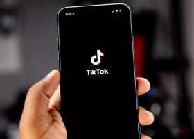 Aplicația TikTok ar putea fi interzisă pe telefoanele de serviciu ale...