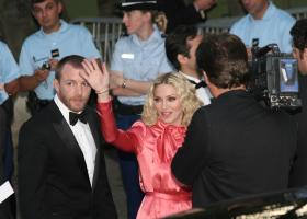 Madonna a atras 1,6 milioane de persoane la concertul gratuit de pe plaja...