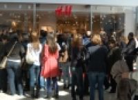 Poza 3 pentru galeria foto Cum a facut fata H&M la deschiderea primului magazin