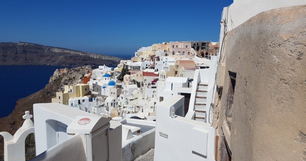 Turiștii întorc spatele insulelor Santorini și Mykonos din cauza prețurilor exagerate