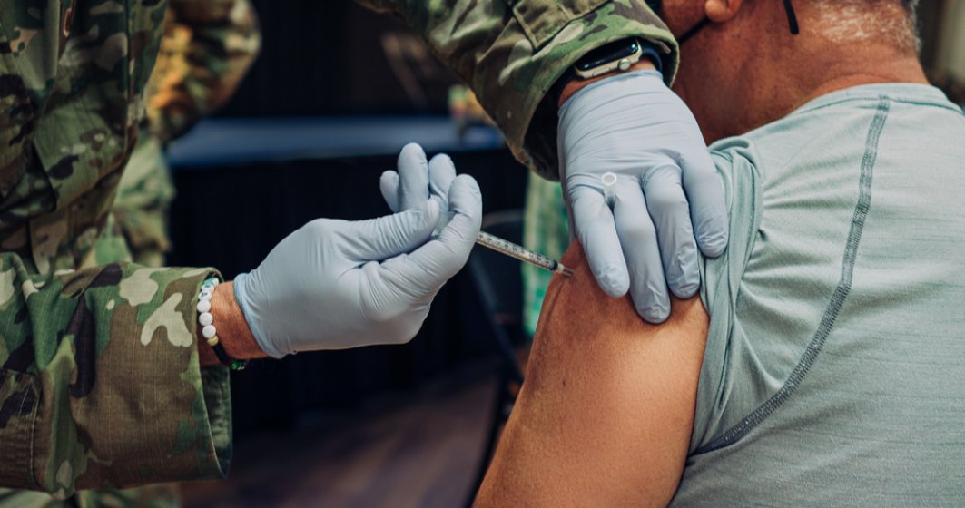 Vaccinare forțată: Cetățeni amenințați că vor fi băgați în închisoare dacă nu își iau doza