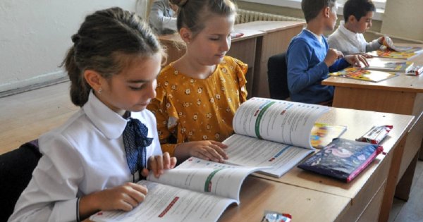 Ministerul Educației introduce un nou tip de bursă pentru elevii din România....