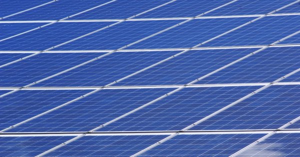 Analiză ECOTIC: Ce se întâmplă cu reciclarea panourilor fotovoltaice