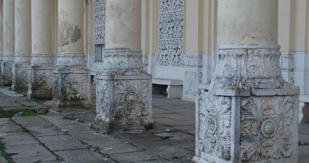 Monumente istorice care se dezintegreaza in Bucuresti: casa Miclescu si moara lui Assan