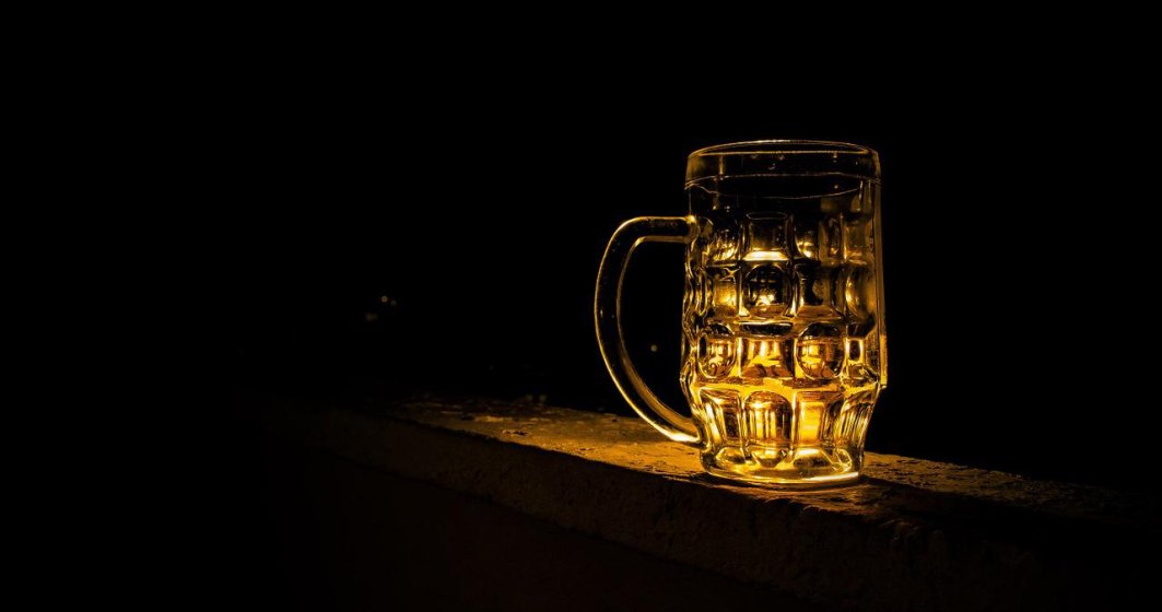 Românii beau mai puțină bere și renunță la PET în favoarea sticlei. De ce avem totuși mai mulți producători față de 2020