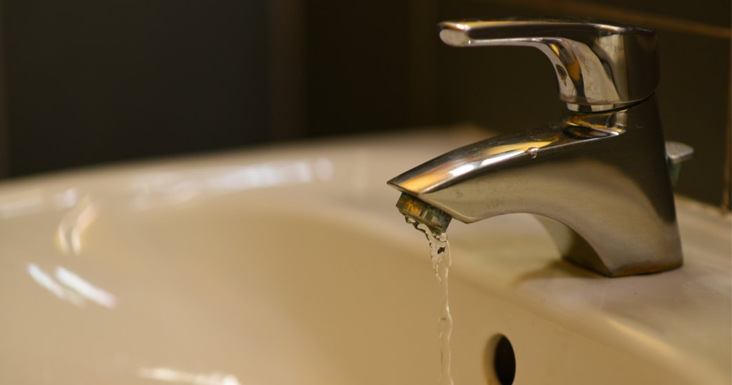 Constanța: Persoanele racordate la sistemul municipal rămân fără apă caldă până în septembrie