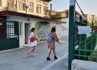 Poza 2 pentru galeria foto [FOTO] Prima zi de școală în București după 6 luni de pauză