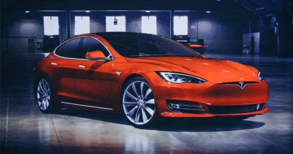 Tesla reia producţia în Germania, după ce a fost oprită de atacurile din...