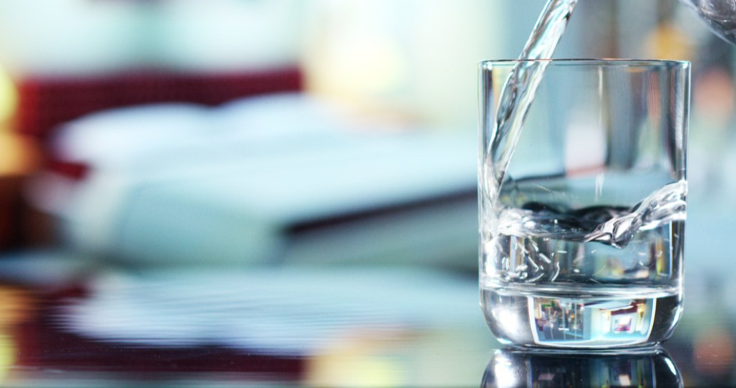 Restaurantele din România vor fi obligate să ofere gratuit apă clienților