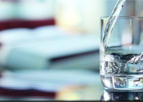 Restaurantele din România vor fi obligate să ofere gratuit apă clienților