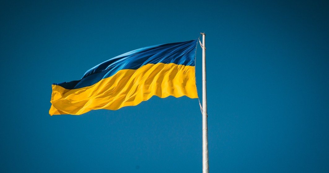 Un rus a fost arestat din cauza adidașilor în culorile drapelului ucrainean