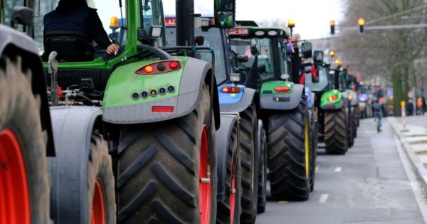 Protestele fermierilor și transportatorilor continuă în anumite zone din țară