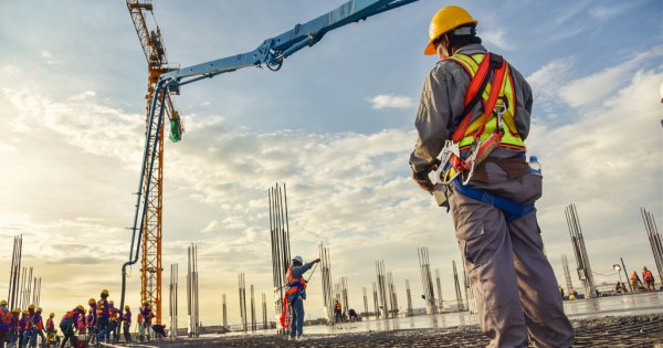 Salarii în construcții: Un angajat câștigă în medie 5.000 de lei net