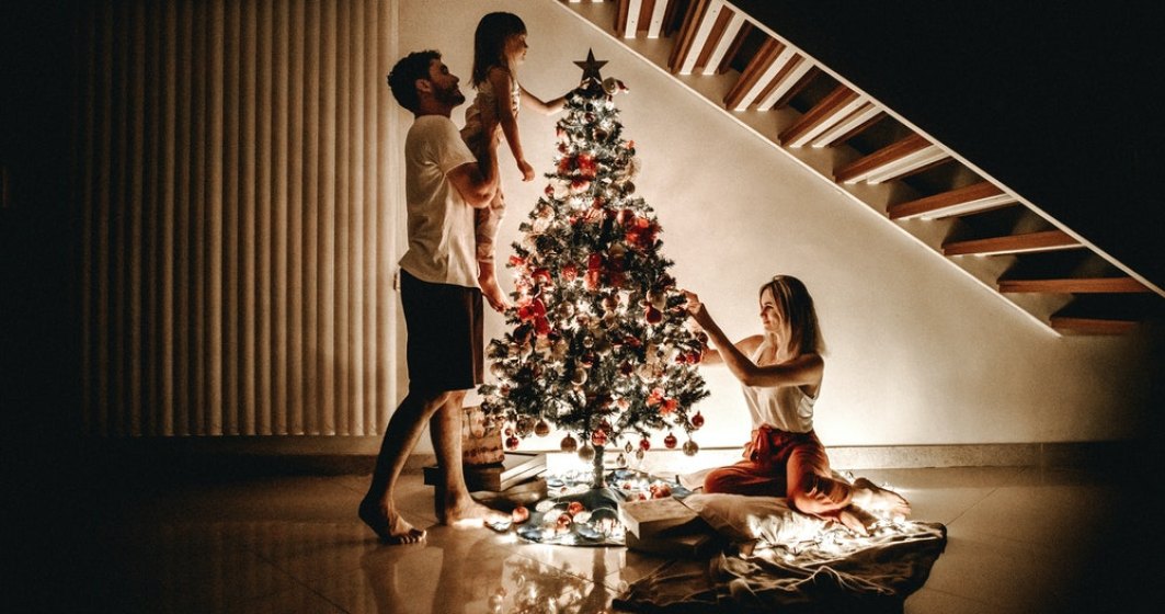 Sondaj BestJobs: 80% dintre români petrec Crăciunul în familie anul acesta. Jumătate cheltuie cel mult 500 lei pentru cadouri și tot atât pentru petrecerea de Revelion