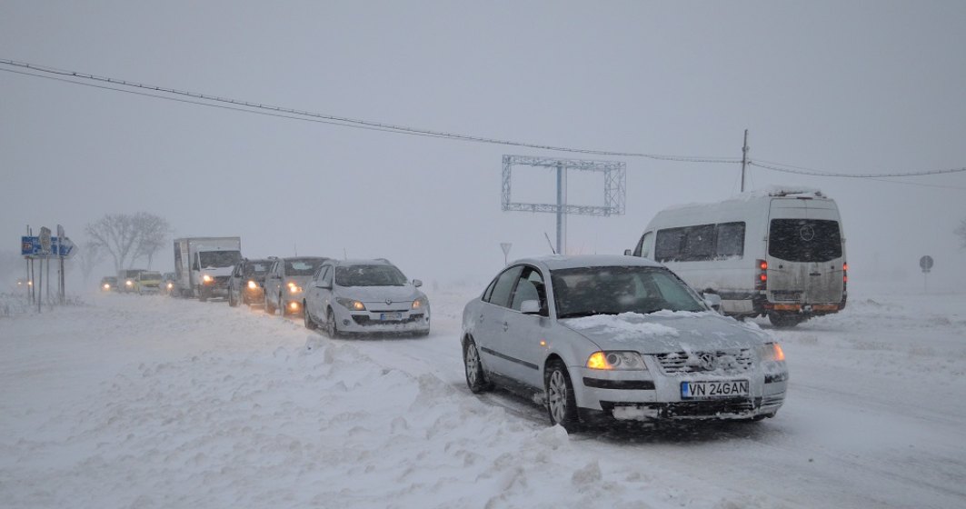 13 localități din Constanța, fără energie electrică, din cauza viscolului. Mai multe mașini sunt blocate în trafic
