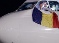 Poza 1 pentru galeria foto Galerie Foto: Avionul cu care românii vor putea zbura direct în SUA a ajuns la București