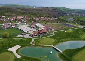 Cel mai mare resort de golf din România trece la energie solară