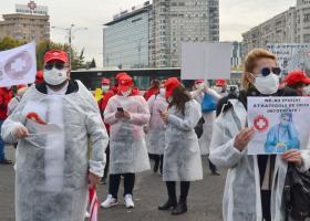 Sindicaliștii din sănătate protestează în fața Ministerului Muncii. Care sunt...