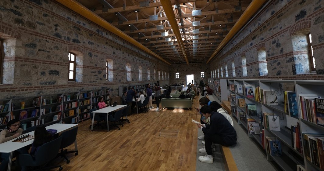 S-a deschis cea mai mare bibliotecă din Istanbul. 4.200 de persoane o pot vizita în același timp