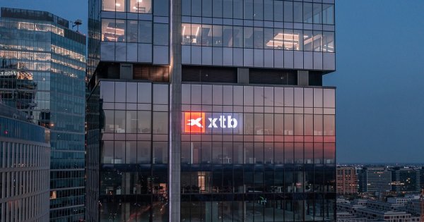 XTB le va da dobândă clienților care au euro sau dolari în conturi